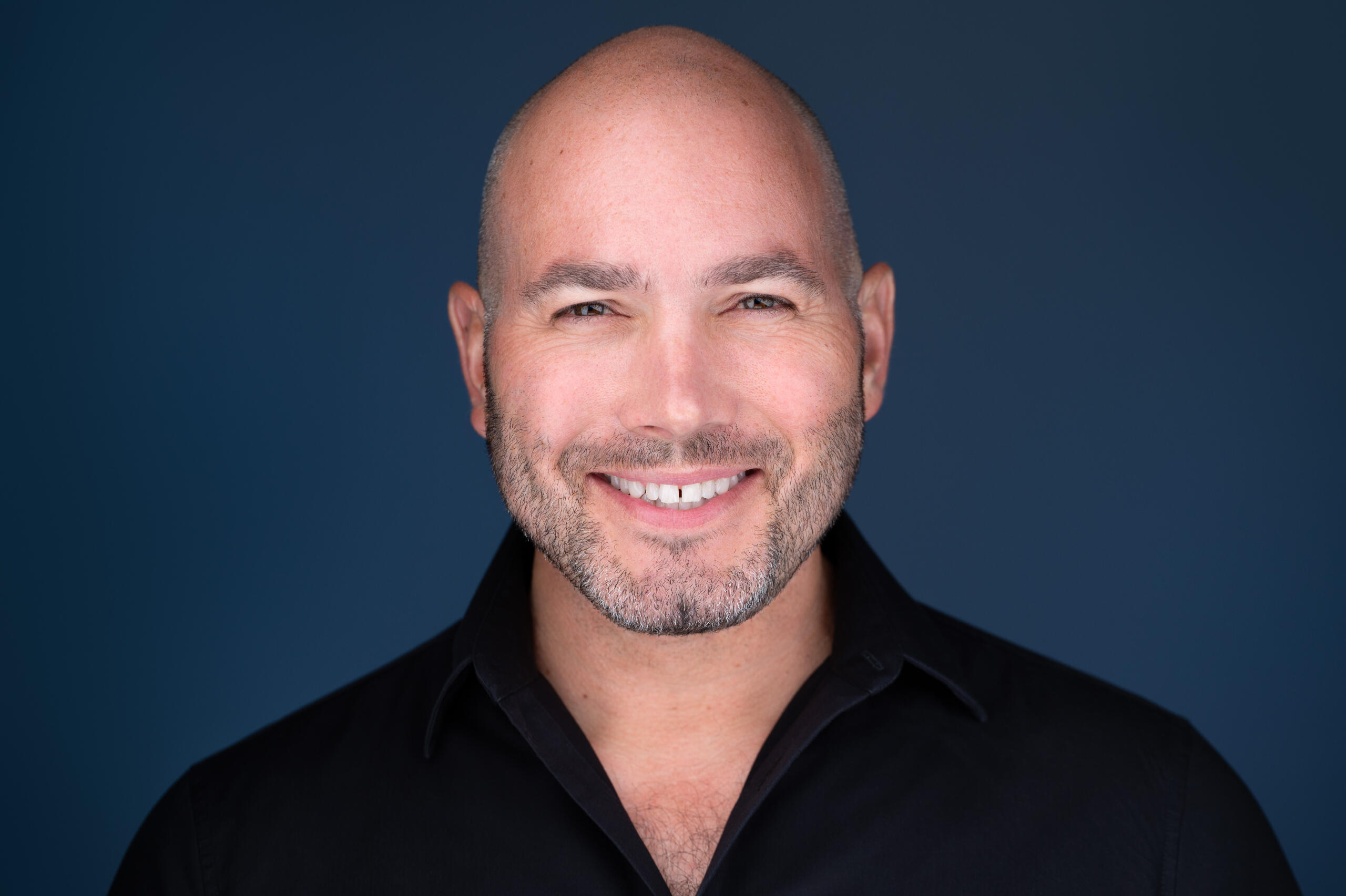 Jason Sayen Growth doesn’t break companies. Invisible work does. Revenue goes up. Headcount goes up. Meetings multiply. Slack never stops. And somehow… clarity goes down. Founders get pulled back into decisions they thought they’d delegated.